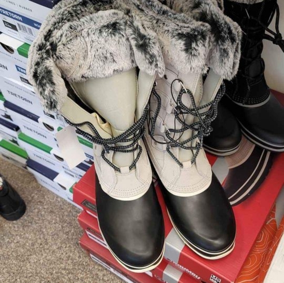 NWB Khombu Emily Winter boot in Light Grey leather upper  -20 rated - Picture 1 of 4